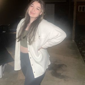 Meet your Posher, Leea